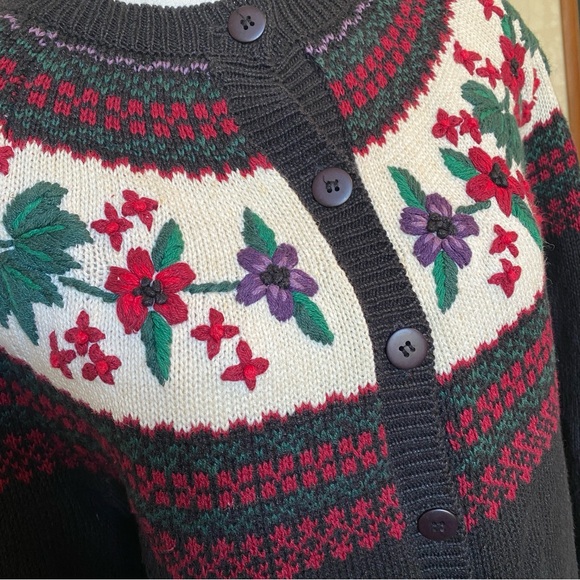 Northern Isles • Hand Embroidered Floral Fair Isle Cardigan Sweater • Size M - Picture 2 of 7